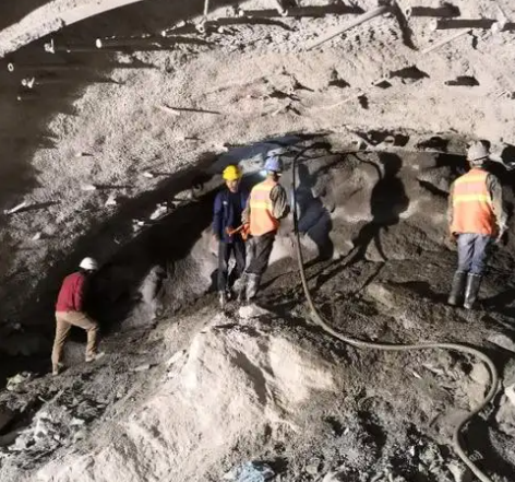 云浮隧道拱顶带模注浆料，微膨胀注浆料的特点及施工工艺